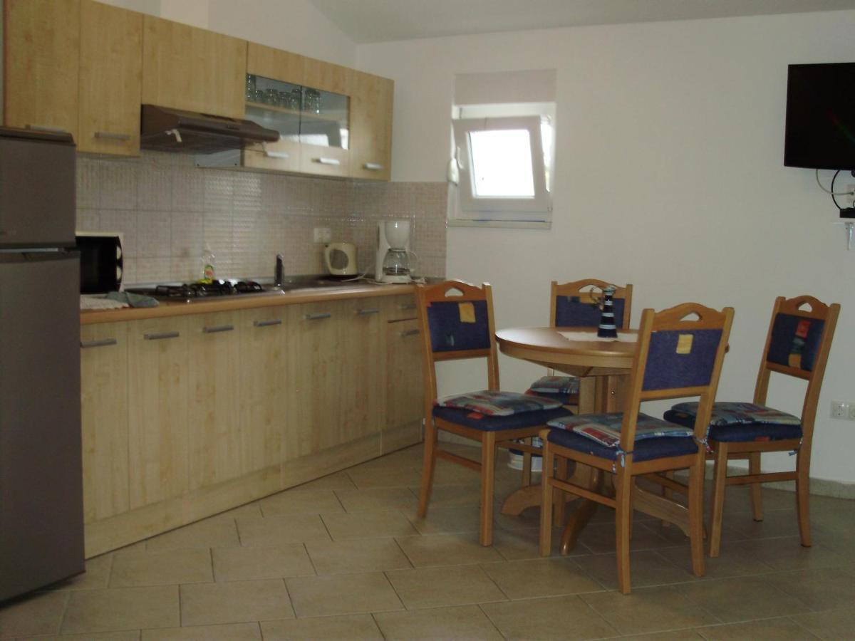 Apartments Ruzmarin Vrsi Ruang foto